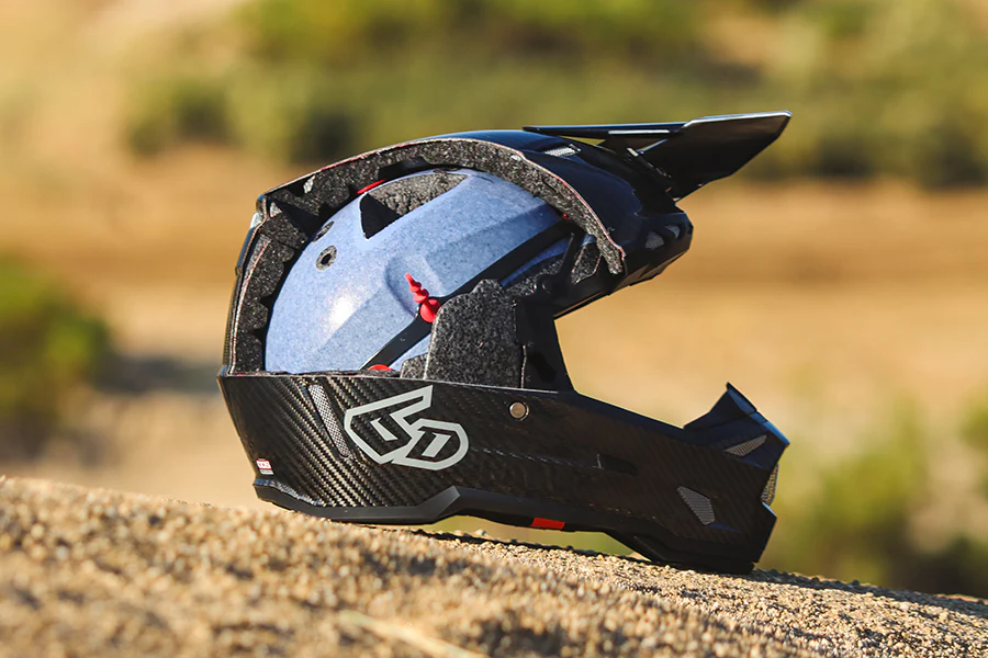 Casco integrale 6D Helmets ATB-3 per downhill e BMX, casco full face MTB con design ventilato, struttura leggera e tecnologia avanzata di protezione per discipline gravity ed enduro